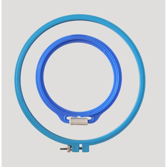 2 Embroidery Hoops Blue Plastic 8 Inch & 5 Inch Round Screw Closure  Needlework - Picture 1 of 5